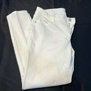 Woman’s Old Navy Super Skinny Ankle Mid Rise Jeans White Size 10